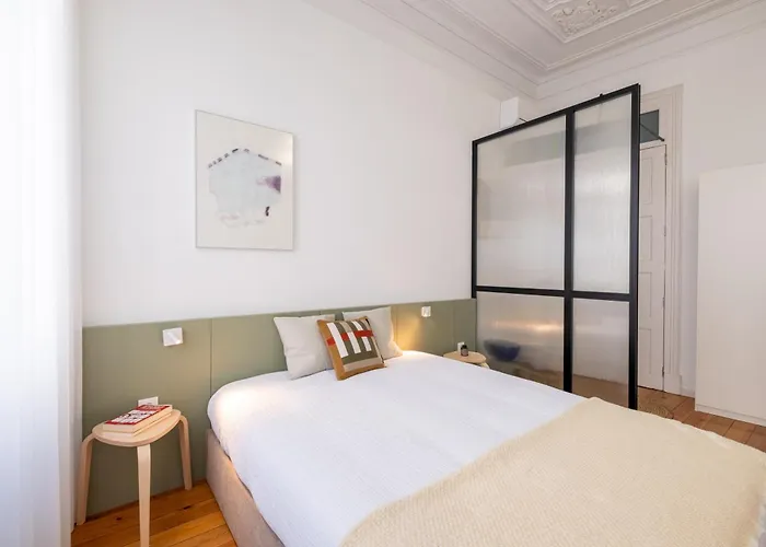 Essence By Minhos Guest