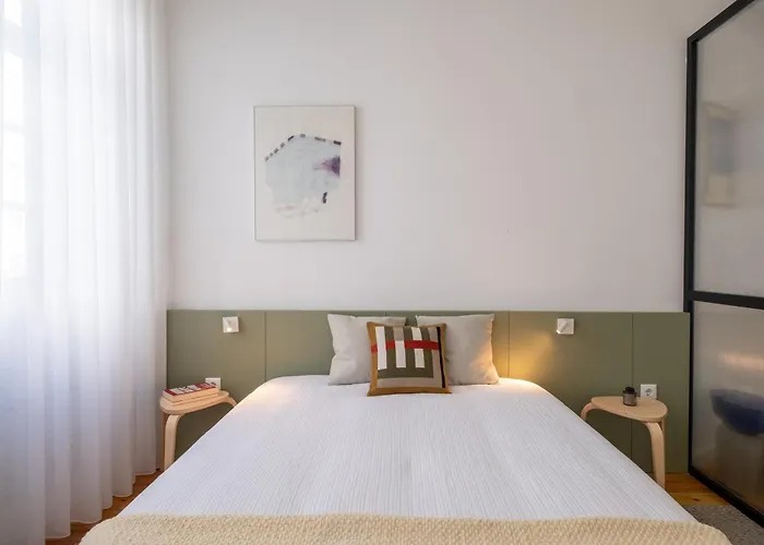 Essence By Minhos Guest *